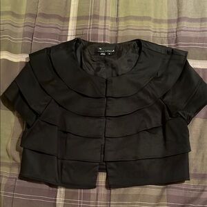 Laudrew Medium Black Layered/Tiered Short Sleeve Jacket GUC